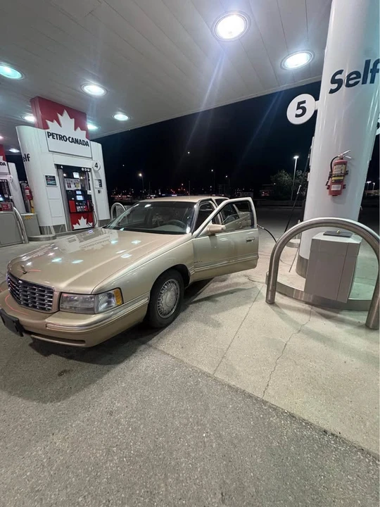 1997 Cadillac DeVille 7th Gen - Image 2 of 4