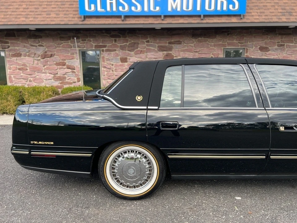 1997 Cadillac DeVille 8th Gen - Image 10 of 12