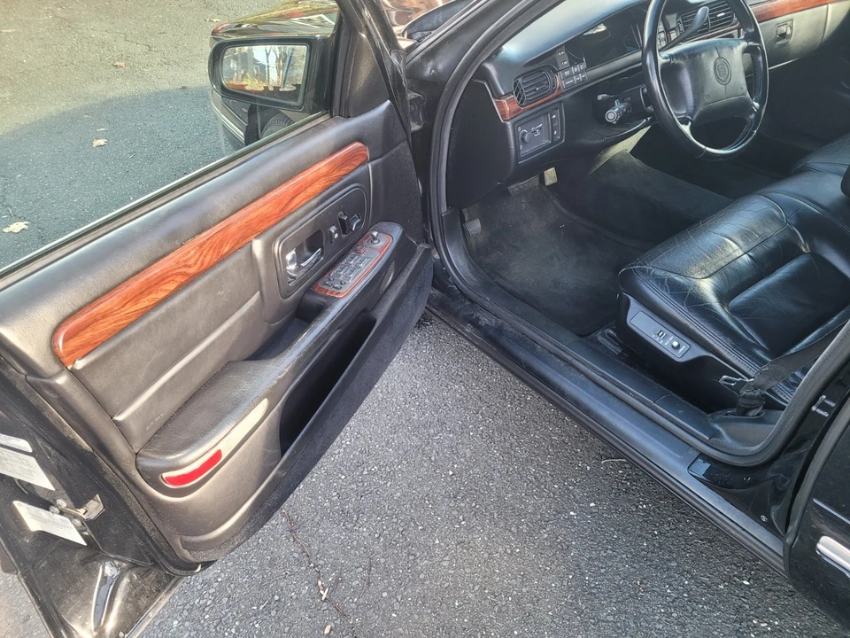 1997 Cadillac DeVille 7th Gen - Image 10 of 13