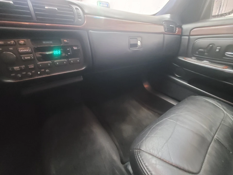 1997 Cadillac DeVille 7th Gen - Image 9 of 13