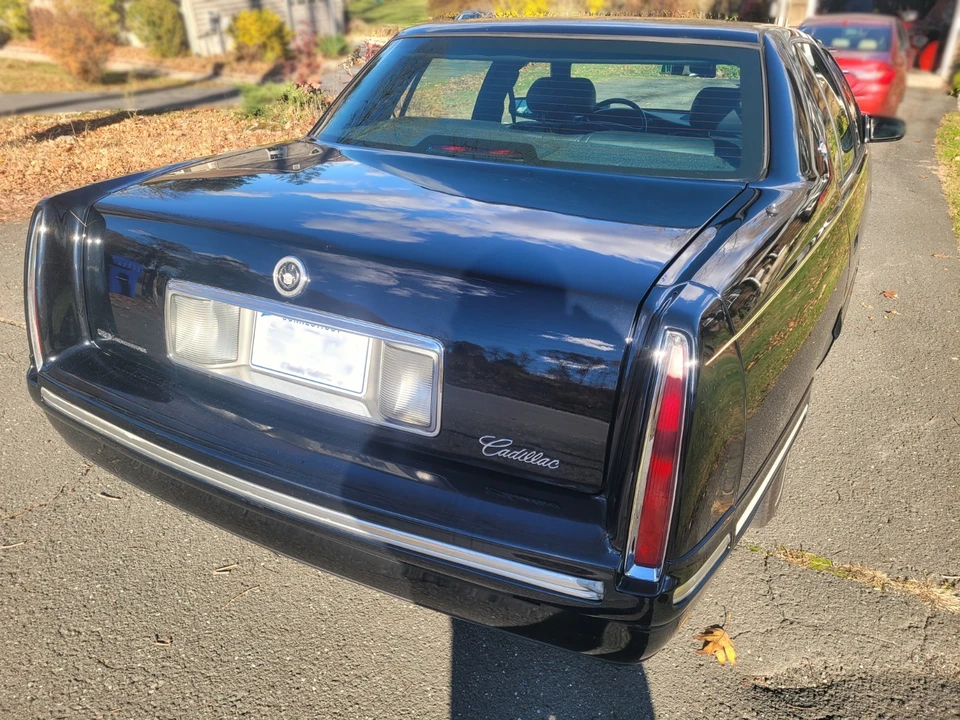 1997 Cadillac DeVille 7th Gen - Image 5 of 13