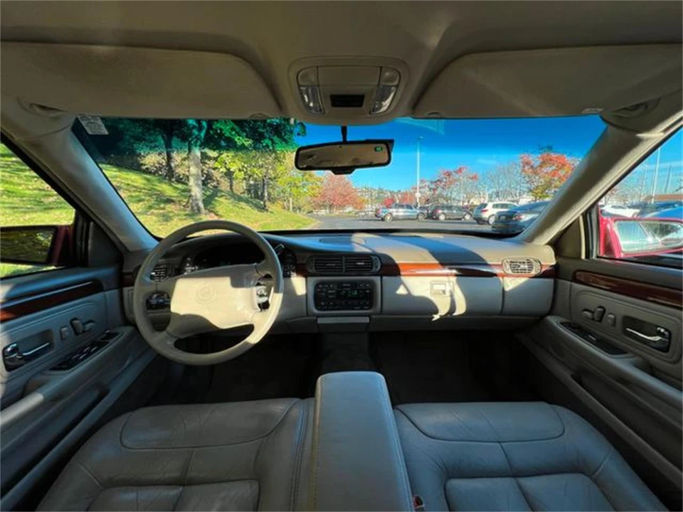 1997 Cadillac DeVille 7th Gen - Image 24 of 31