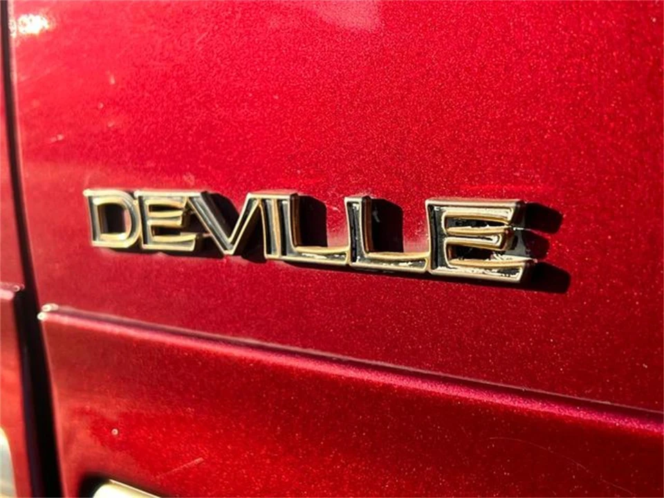 1997 Cadillac DeVille 7th Gen - Image 12 of 31