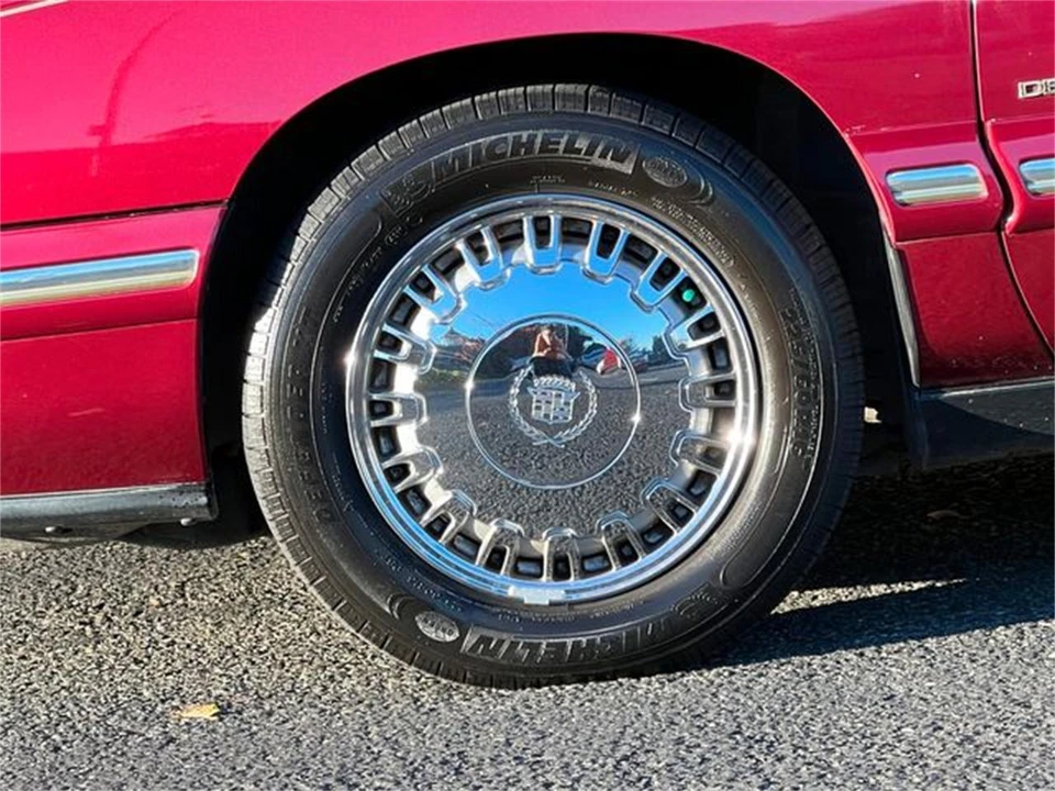 1997 Cadillac DeVille 7th Gen - Image 17 of 31