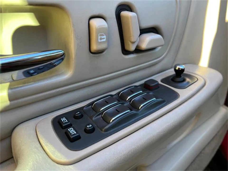 1997 Cadillac DeVille 7th Gen - Image 19 of 31