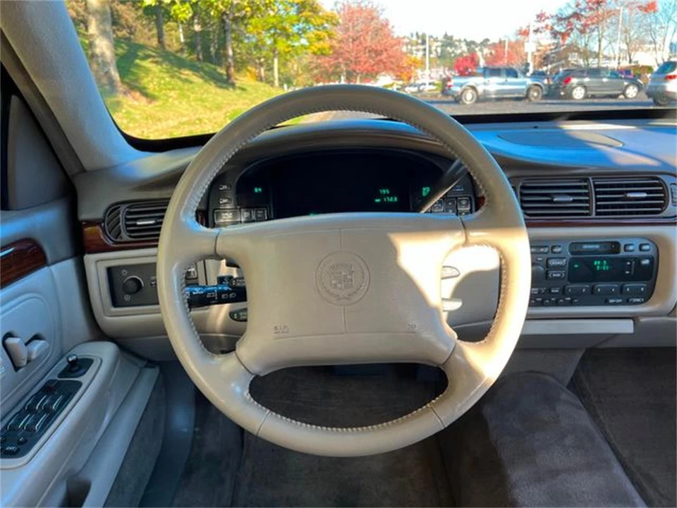 1997 Cadillac DeVille 7th Gen - Image 25 of 31