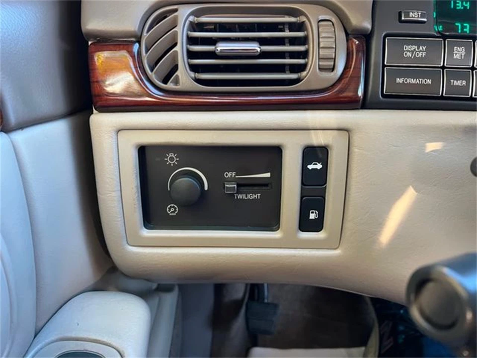 1997 Cadillac DeVille 7th Gen - Image 26 of 31