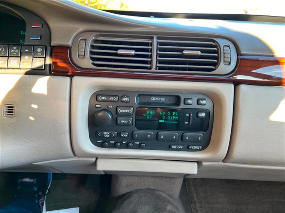 1997 Cadillac DeVille 7th Gen - Image 29 of 31