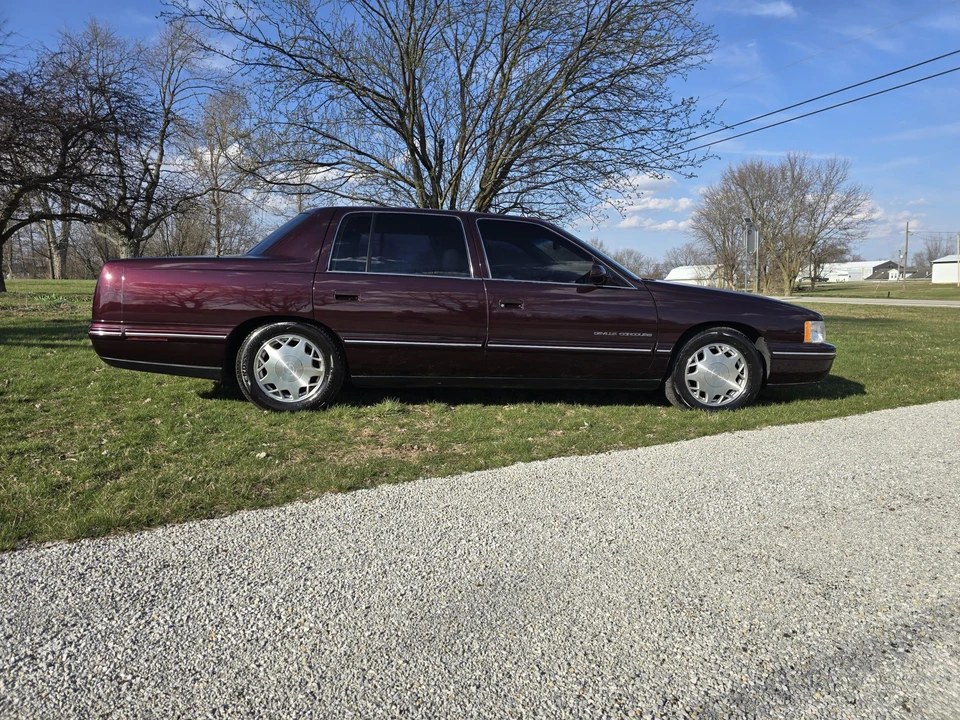 1997 Cadillac DeVille 7th Gen - Image 9 of 31