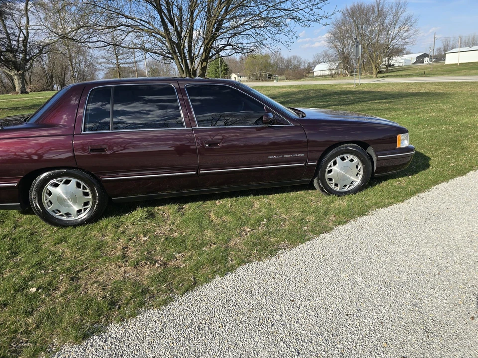 1997 Cadillac DeVille 7th Gen - Image 10 of 31