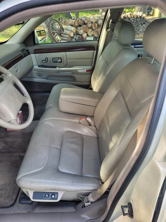 1997 Cadillac DeVille 7th Gen - Image 6 of 10