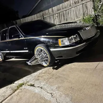 1997 Cadillac DeVille Sedan 4D