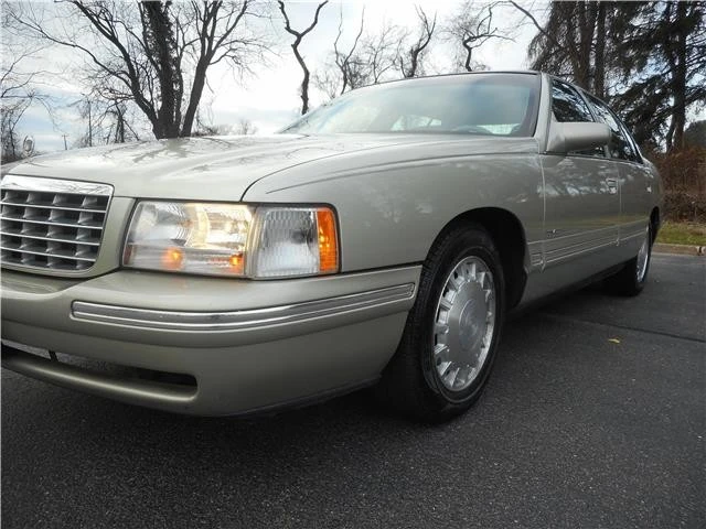 1997 Cadillac DeVille 8th Gen - Image 10 of 12
