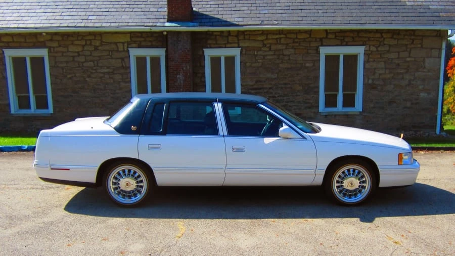 1997 Cadillac DeVille 7th Gen - Image 2 of 8