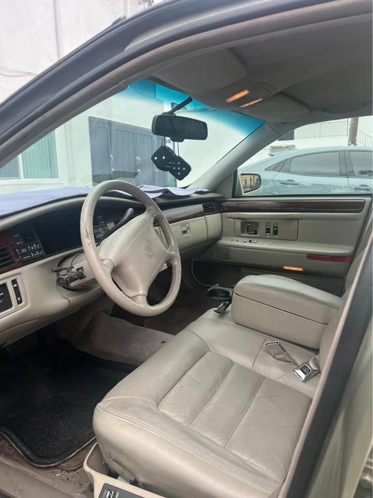 1997 Cadillac DeVille 7th Gen - Image 10 of 13