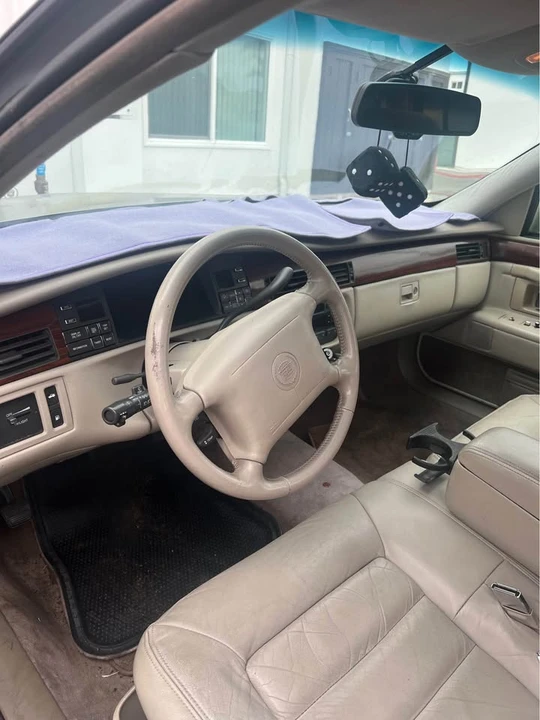 1997 Cadillac DeVille 7th Gen - Image 9 of 13