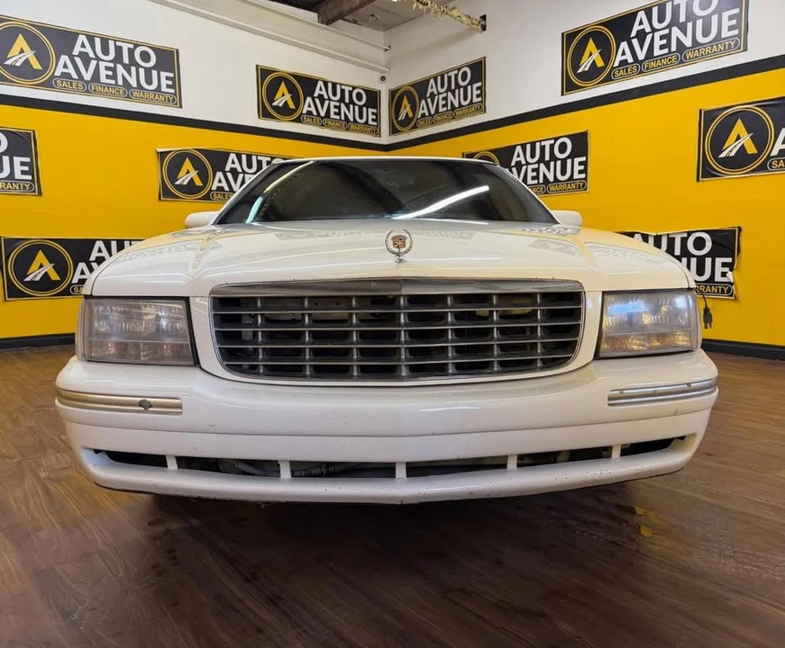 1997 Cadillac DeVille 7th Gen - Image 8 of 14