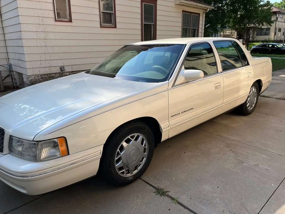 1997 Cadillac DeVille 7th Gen - Image 6 of 8