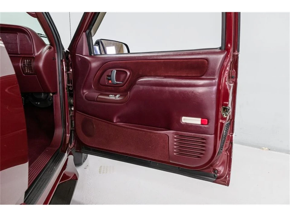 1997 Chevrolet C/K 4th Gen - Image 10 of 31