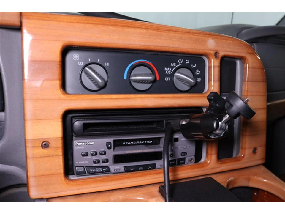 1997 Chevrolet Astro - Image 13 of 31