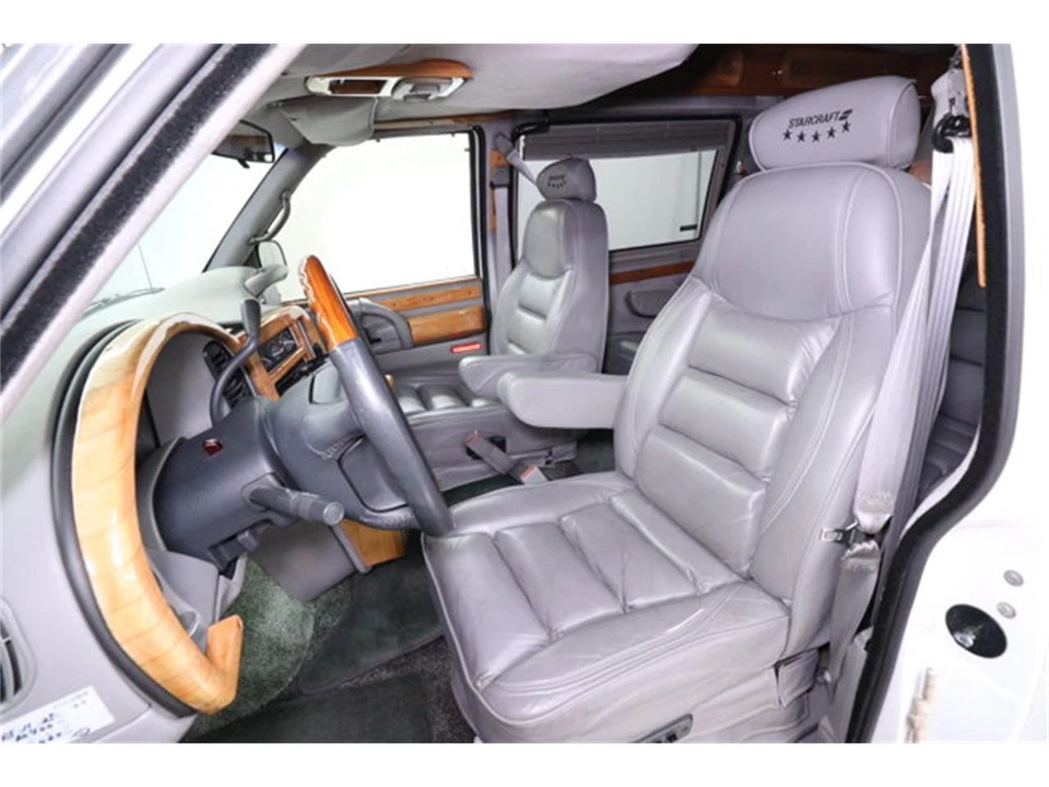1997 Chevrolet Astro - Image 17 of 31