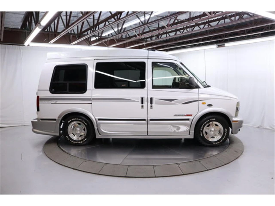 1997 Chevrolet Astro - Image 8 of 31