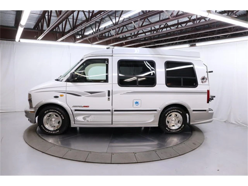 1997 Chevrolet Astro - Image 4 of 31