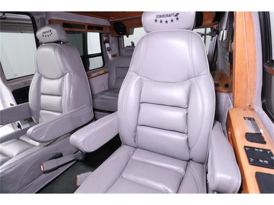 1997 Chevrolet Astro - Image 19 of 31