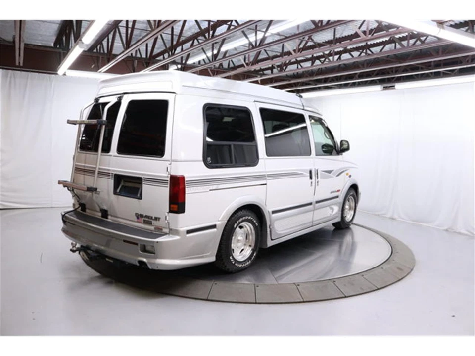 1997 Chevrolet Astro - Image 7 of 31
