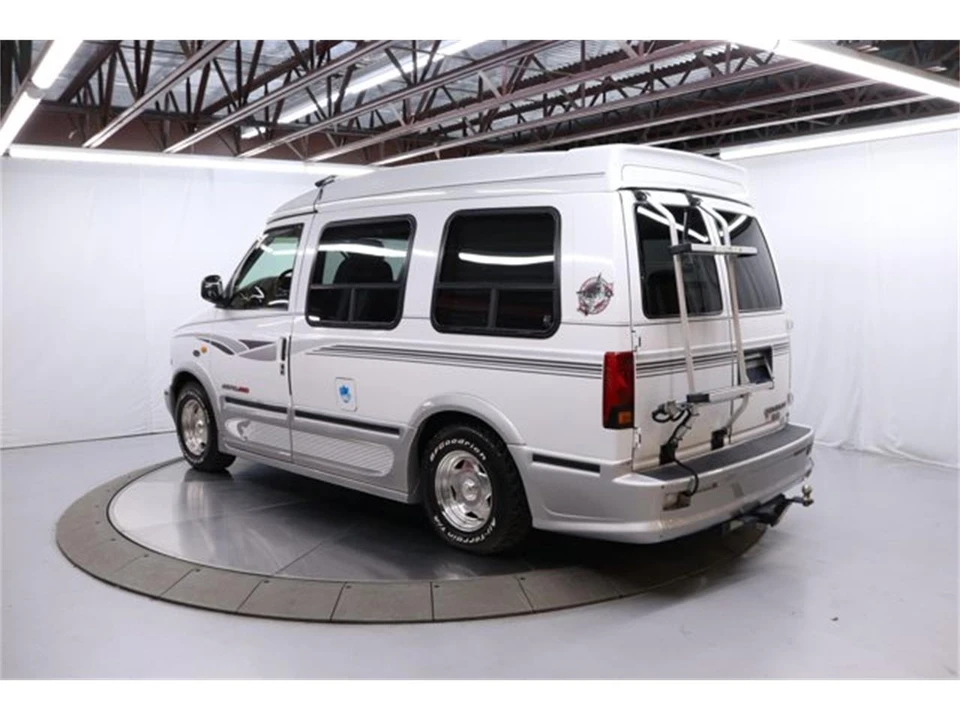 1997 Chevrolet Astro - Image 5 of 31