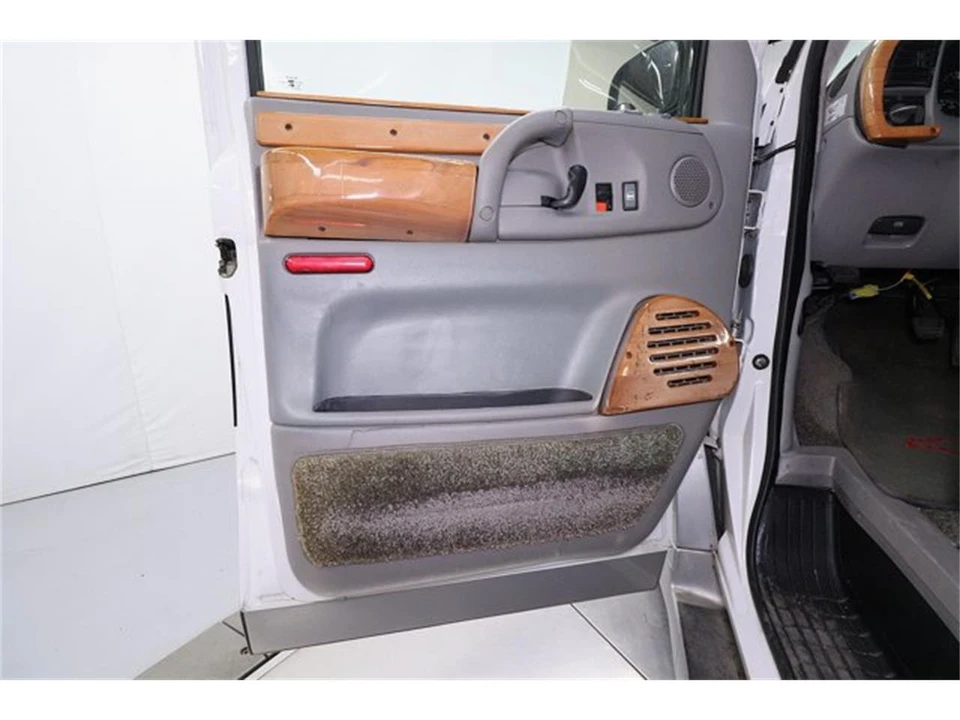 1997 Chevrolet Astro - Image 23 of 31