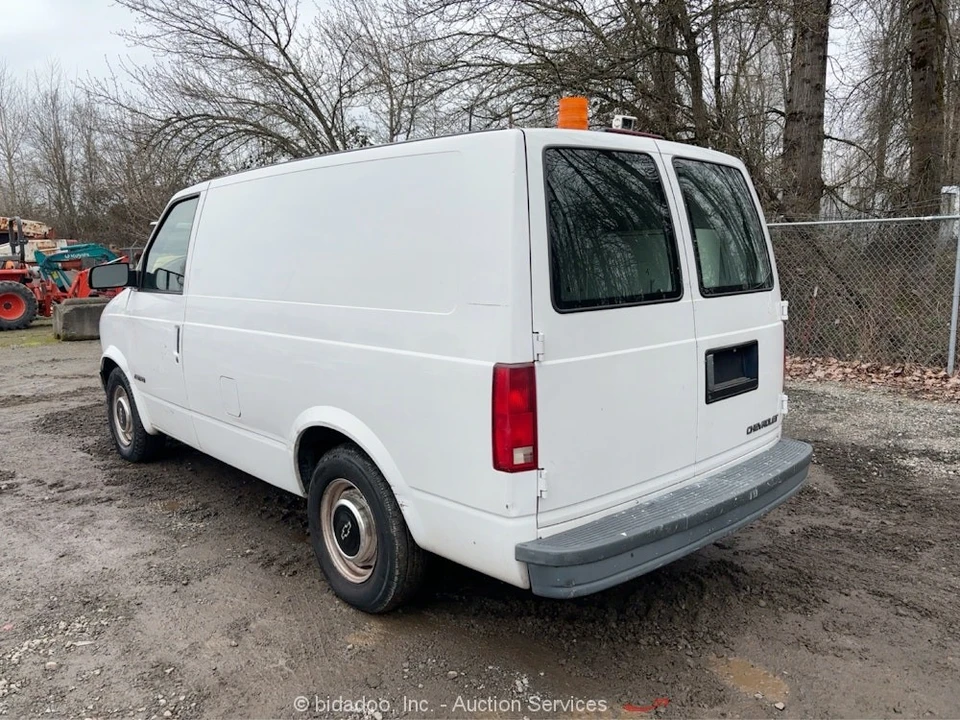 1997 Chevrolet Astro - Image 3 of 12