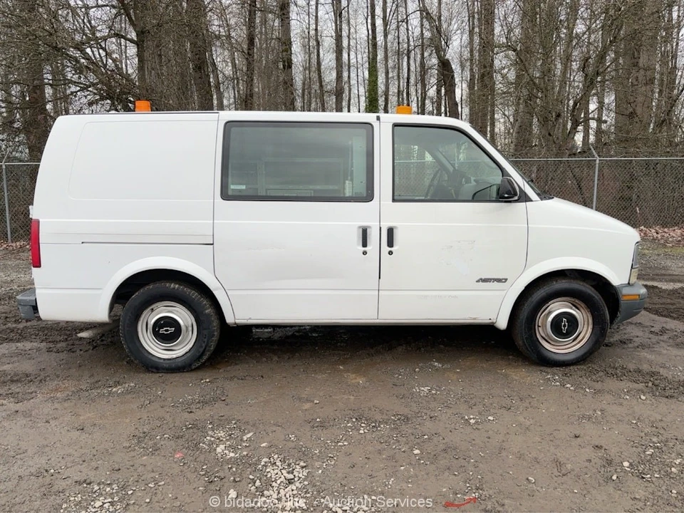 1997 Chevrolet Astro - Image 6 of 12