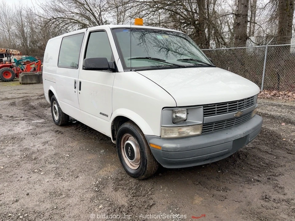 1997 Chevrolet Astro - Image 2 of 12
