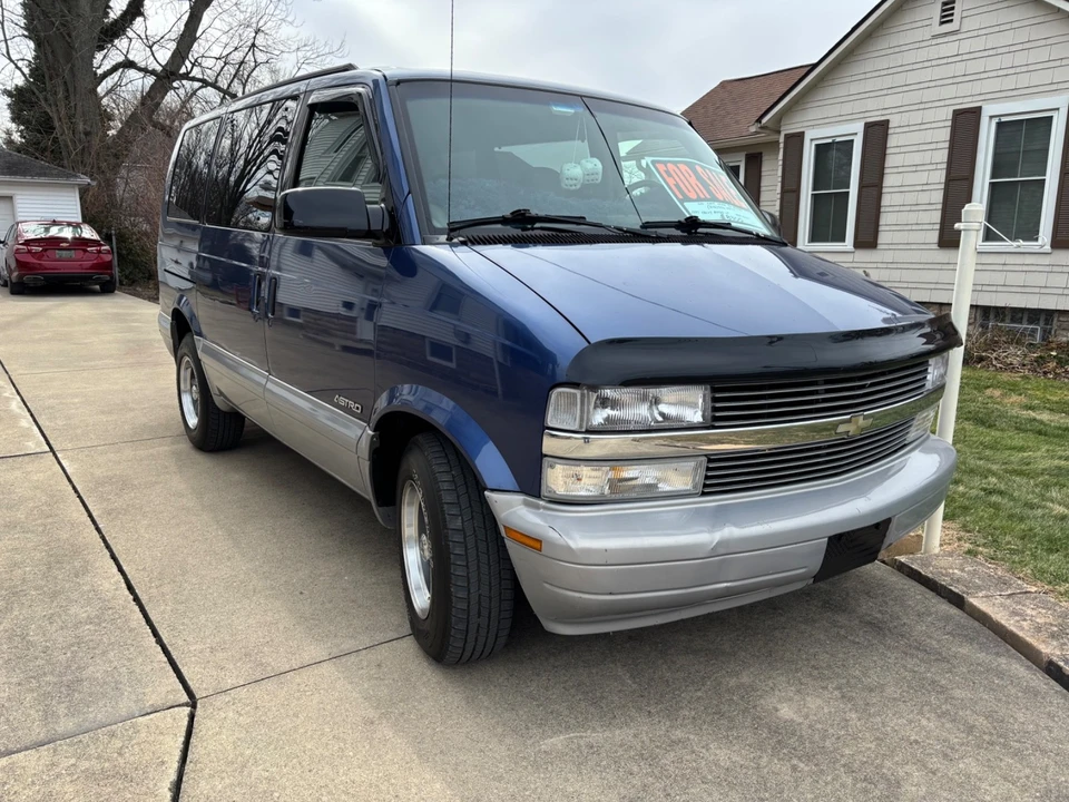 1997 Chevrolet Astro - Image 3 of 20