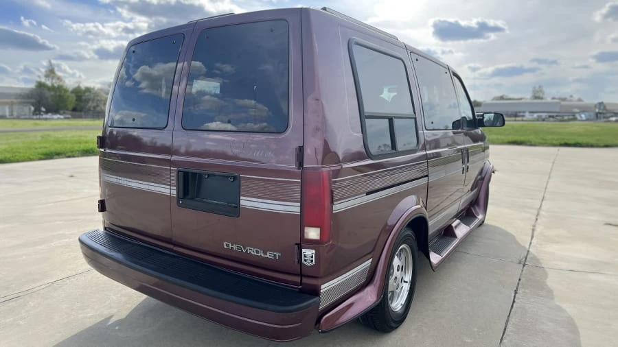 1997 Chevrolet Astro - Image 3 of 16