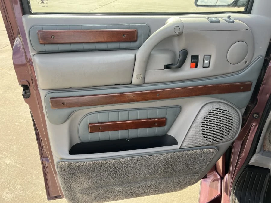 1997 Chevrolet Astro - Image 13 of 16