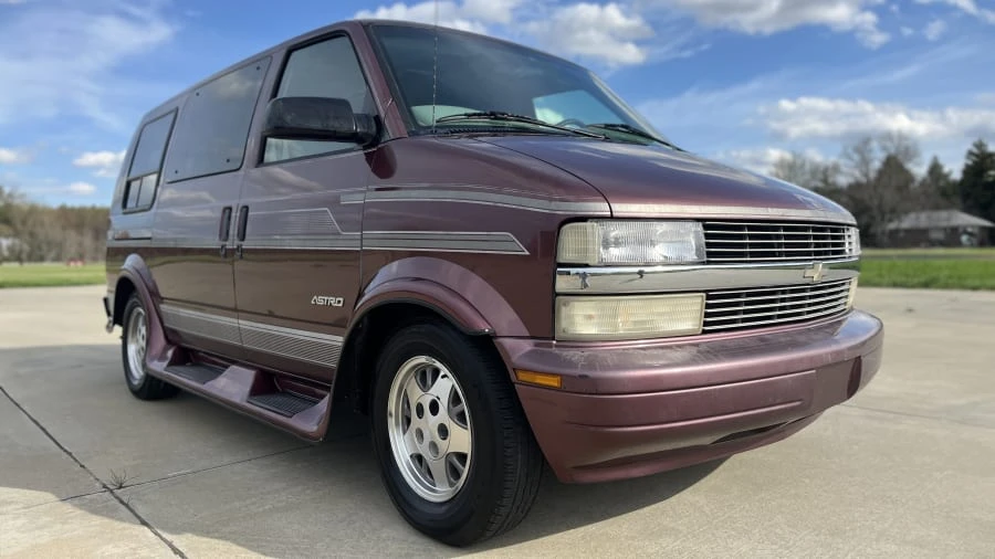 1997 Chevrolet Astro - Image 4 of 16