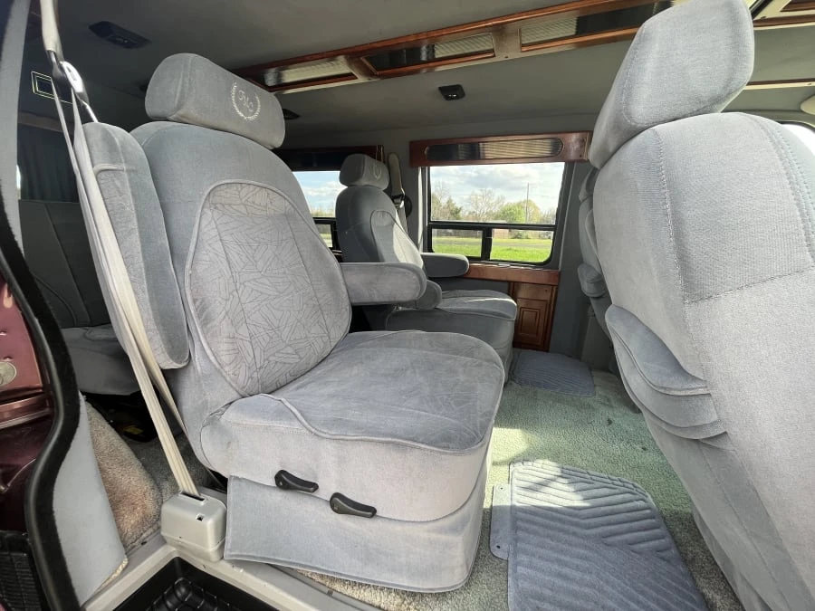 1997 Chevrolet Astro - Image 9 of 16