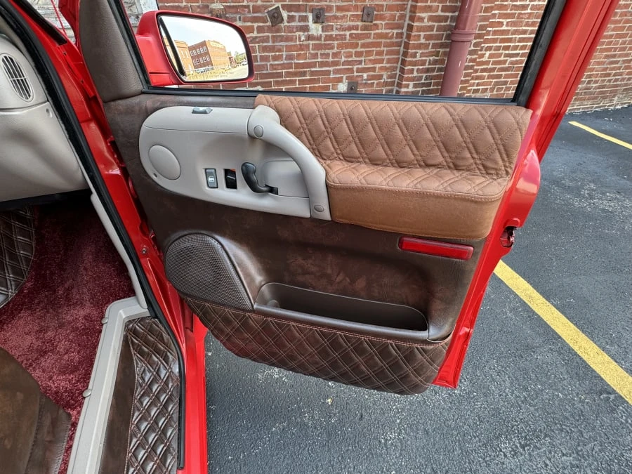 1997 Chevrolet Astro - Image 11 of 17