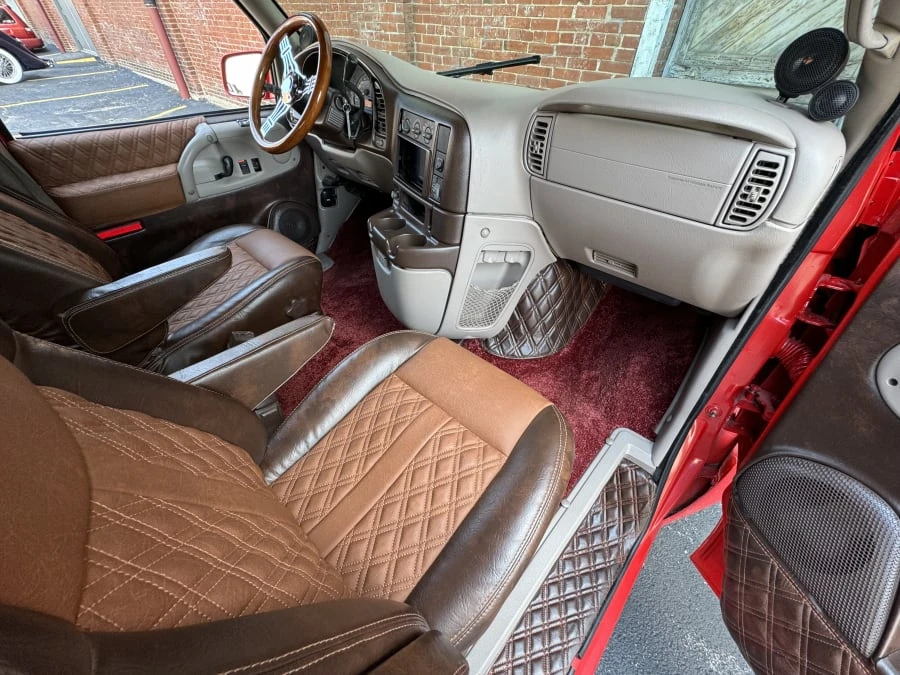 1997 Chevrolet Astro - Image 10 of 17