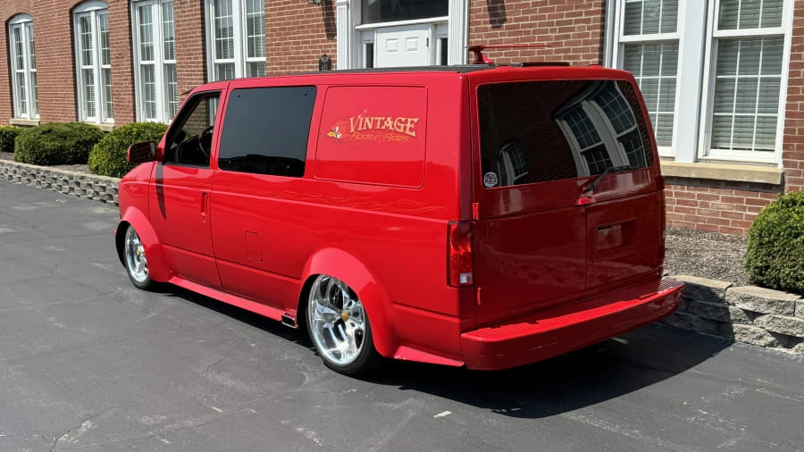 1997 Chevrolet Astro - Image 3 of 17