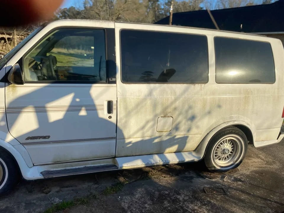 1997 Chevrolet Astro - Image 3 of 4