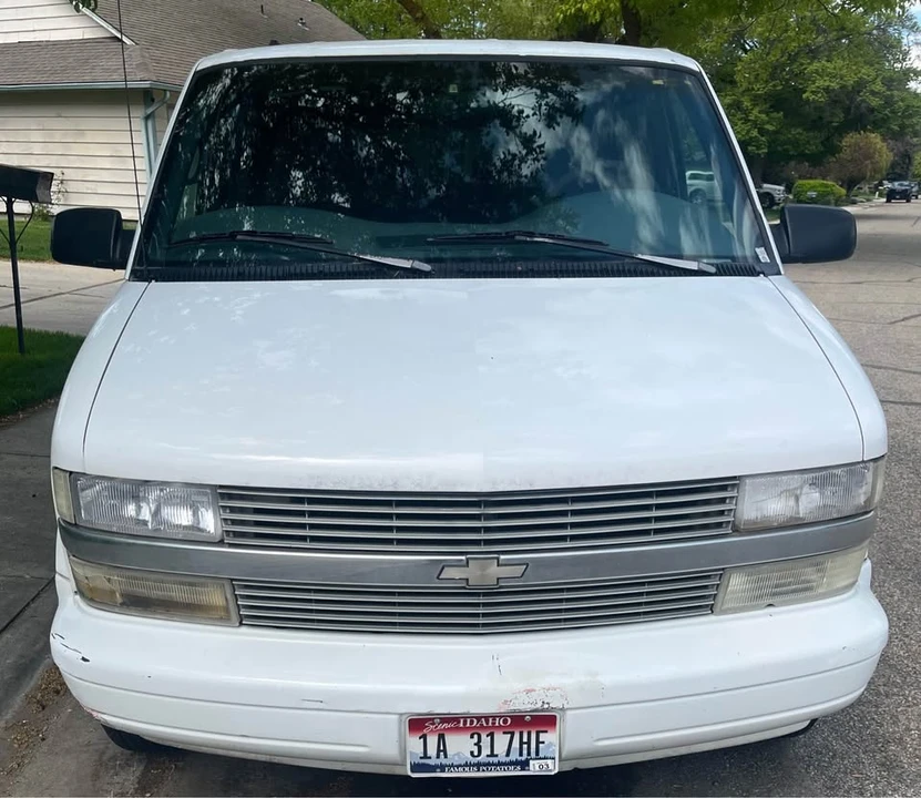 1997 Chevrolet Astro - Image 2 of 9