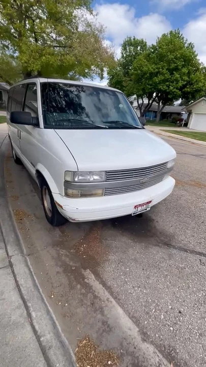 1997 Chevrolet Astro - Image 9 of 9