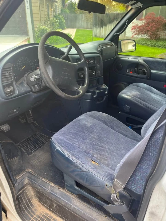 1997 Chevrolet Astro - Image 5 of 9