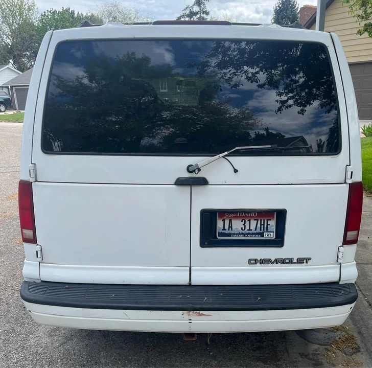 1997 Chevrolet Astro - Image 4 of 9