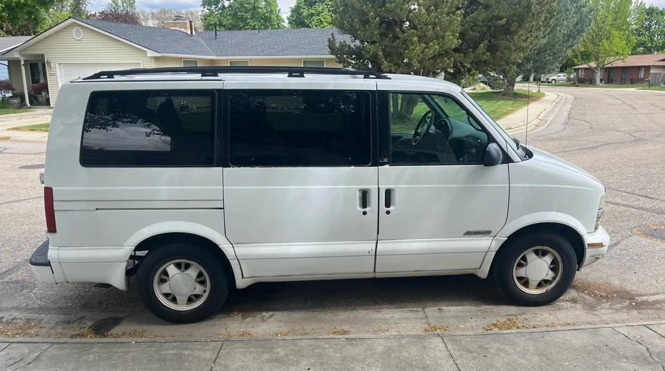 1997 Chevrolet Astro - Image 3 of 9