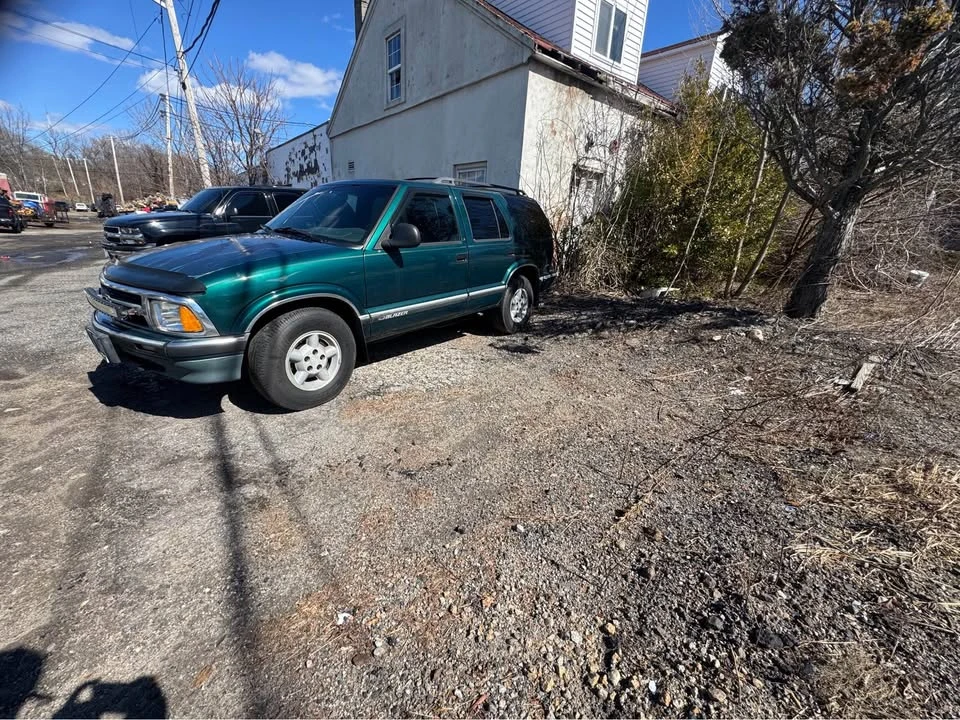 1997 Chevrolet Blazer - Image 2 of 9
