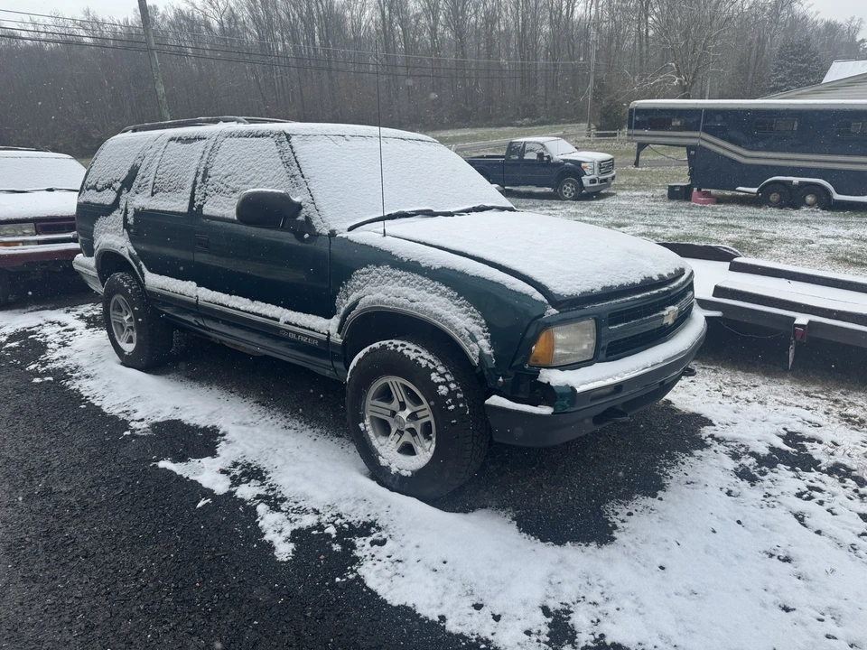 1997 Chevrolet S-10 Blazer 2nd Gen - Image 4 of 14